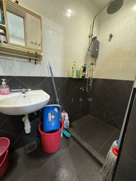 Rumah Teres untuk Dijual di Bandar Sungai Long (Selangor) - Zen Law - Bathroom - PropertyGuru.com.my