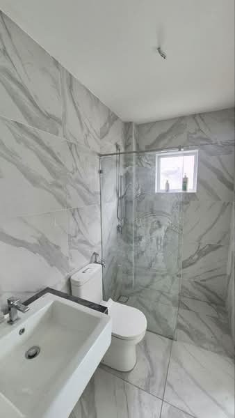 Rumah Berkembar untuk Dijual di Klebang Ria (Chemor) - Lee Muzi - Bathroom - PropertyGuru.com.my