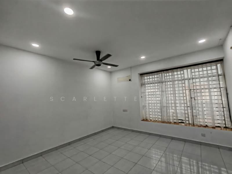 Rumah Teres 2 Tingkat untuk Disewa di Setia Tropika (Johor Bahru) - Scarlette Lai - Living Room - PropertyGuru.com.my