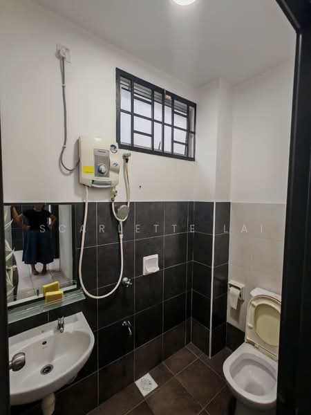 Rumah Teres 2 Tingkat untuk Disewa di Setia Tropika (Johor Bahru) - Scarlette Lai - Bathroom - PropertyGuru.com.my