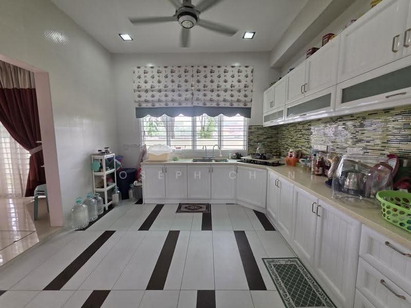 Bungalow House for Sale in Seksyen 4 (Shah Alam) - Joseph Chan - Kitchen - PropertyGuru.com.my