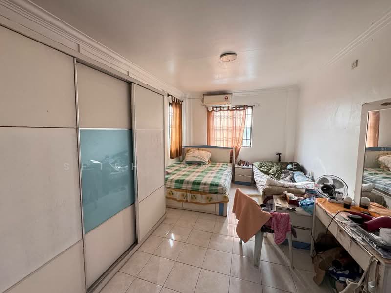 Pangsapuri untuk Dijual di Desa Skudai Apartment - Shieh Long Chen - Bedroom - PropertyGuru.com.my