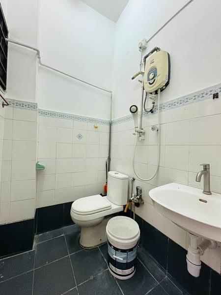 2.5-storey Terraced House for Sale in Taman Wangsa Permai (Kepong) - Tess Tan - Bathroom - PropertyGuru.com.my