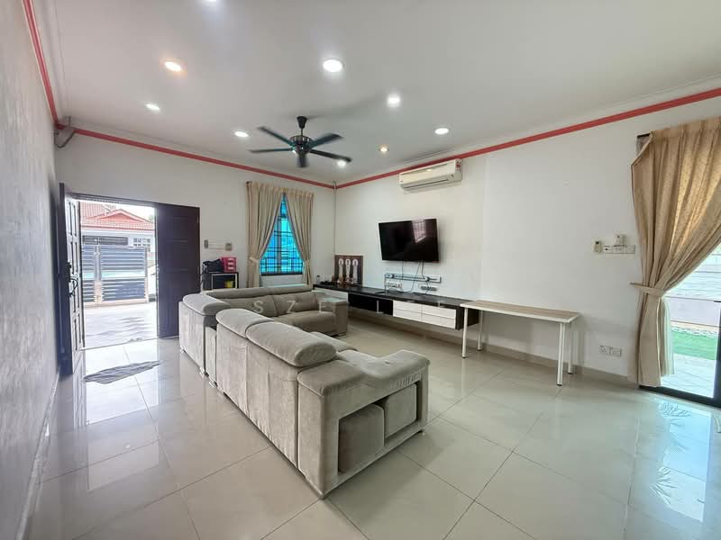 Rumah Teres 1 Tingkat untuk Dijual di Taman Setia Indah (Tebrau) - Sze Lee - Living Room - PropertyGuru.com.my