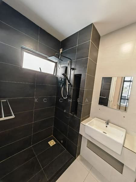Rumah Berkembar untuk Disewa di Shah Alam (Selangor) - KC Cheah - Bathroom - PropertyGuru.com.my