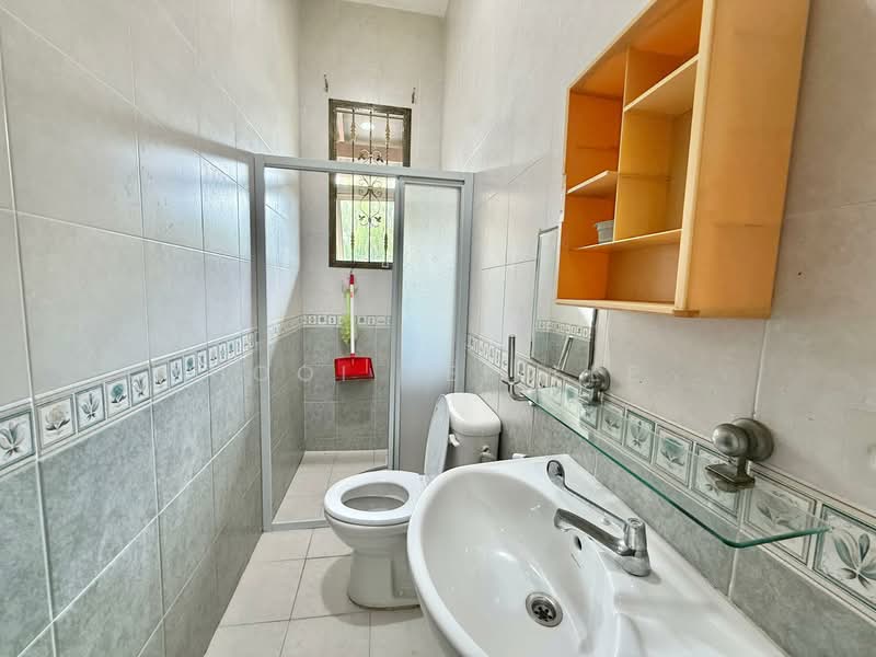 Rumah Berkembar untuk Dijual di Taman Redang (Johor Bahru) - Hooi Yee Lee - Bathroom - PropertyGuru.com.my