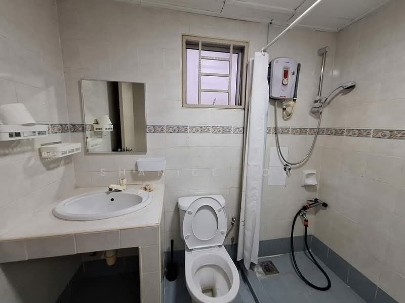 Kondominium untuk Disewa di Casa Damansara - Shanice Low - Bathroom - PropertyGuru.com.my