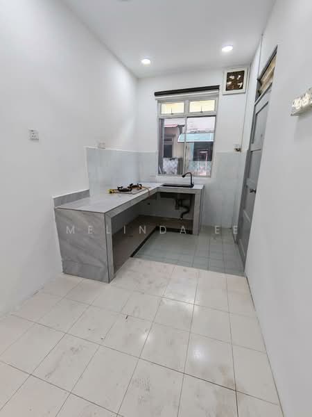 Rumah Teres 2 Tingkat untuk Dijual di Bandar Putra (Kulai) - Melinda Ee - Kitchen - PropertyGuru.com.my