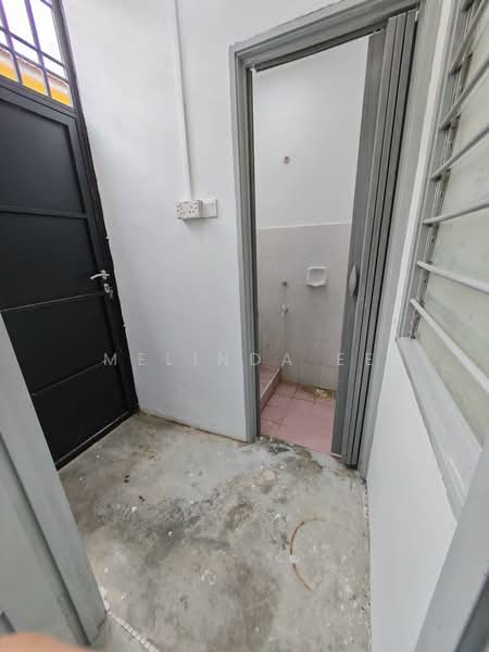 Rumah Teres 2 Tingkat untuk Dijual di Bandar Putra (Kulai) - Melinda Ee - Bathroom - PropertyGuru.com.my