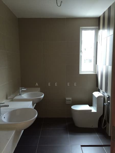 Rumah Teres 3 Tingkat untuk Dijual di Island Park (Jelutong) - A Ee Ee - Bathroom - PropertyGuru.com.my