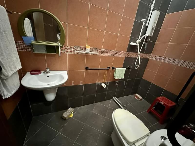 Rumah Teres 1 Tingkat untuk Dijual di Taman Tasek Jaya (Ipoh) - Lee Muzi - Bathroom - PropertyGuru.com.my
