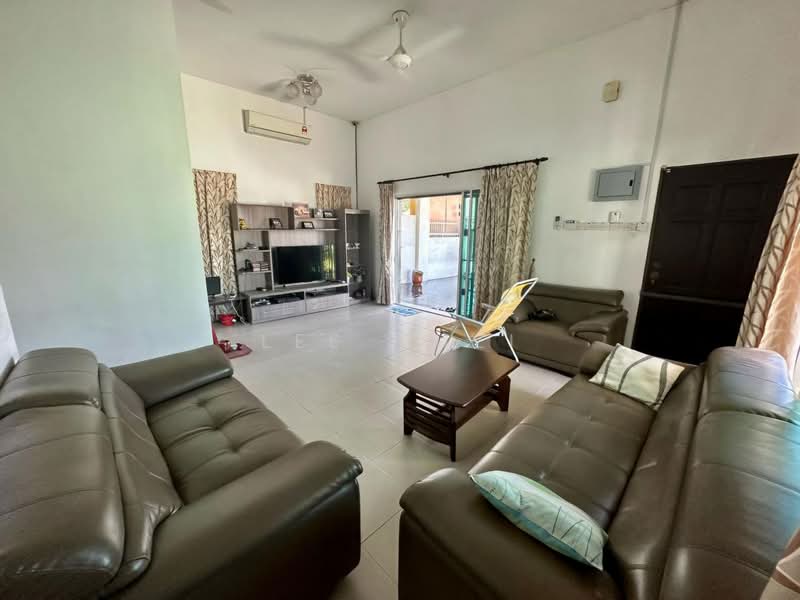 Rumah Teres 1 Tingkat untuk Dijual di Taman Tasek Jaya (Ipoh) - Lee Muzi - Living Room - PropertyGuru.com.my