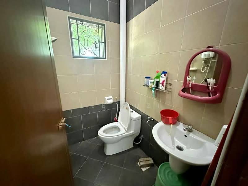Rumah Teres 1 Tingkat untuk Dijual di Taman Tasek Jaya (Ipoh) - Lee Muzi - Bathroom - PropertyGuru.com.my