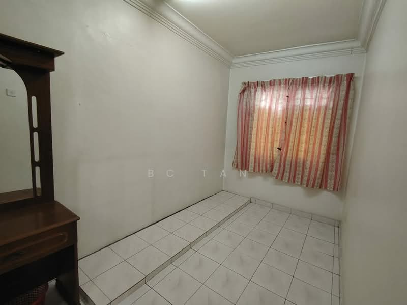 Pangsapuri untuk Dijual di saujana apartment - BC TAN - Bedroom - PropertyGuru.com.my
