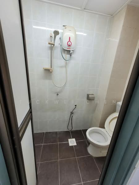 Apartment for Rent at Pangsapuri Puteri 1 - TuckWei Chen - Bathroom - PropertyGuru.com.my