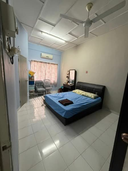 2-storey Terraced House for Sale in Kluang (Johor) - Shanel Tee - Bedroom - PropertyGuru.com.my