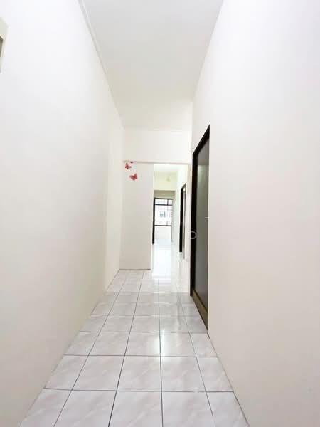 Shop for Rent in Taman Skudai Baru (Skudai) - Joyce Ong - Corridor - PropertyGuru.com.my