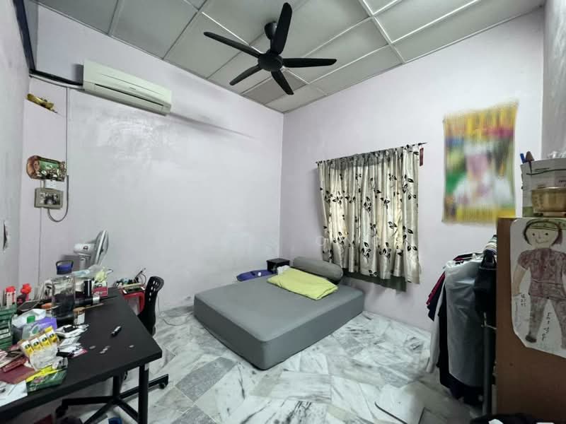 Rumah Teres 1 Tingkat untuk Dijual di Taman Bidara (Selayang) - Davis Ong - Bedroom - PropertyGuru.com.my