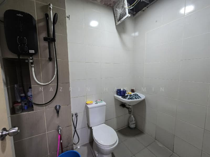 2-storey Terraced House for Sale in Bukit Raja (Selangor) - Nazrin Hakimin - Bathroom - PropertyGuru.com.my