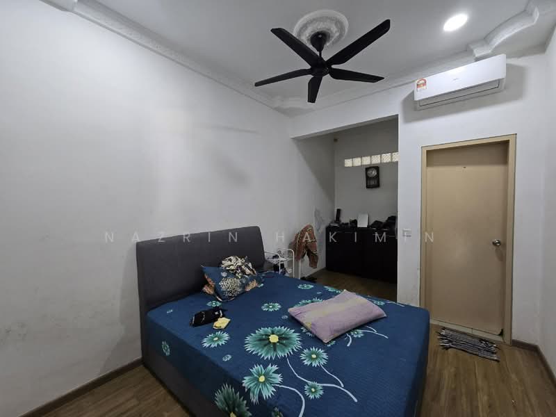 2-storey Terraced House for Sale in Bukit Raja (Selangor) - Nazrin Hakimin - Bedroom - PropertyGuru.com.my