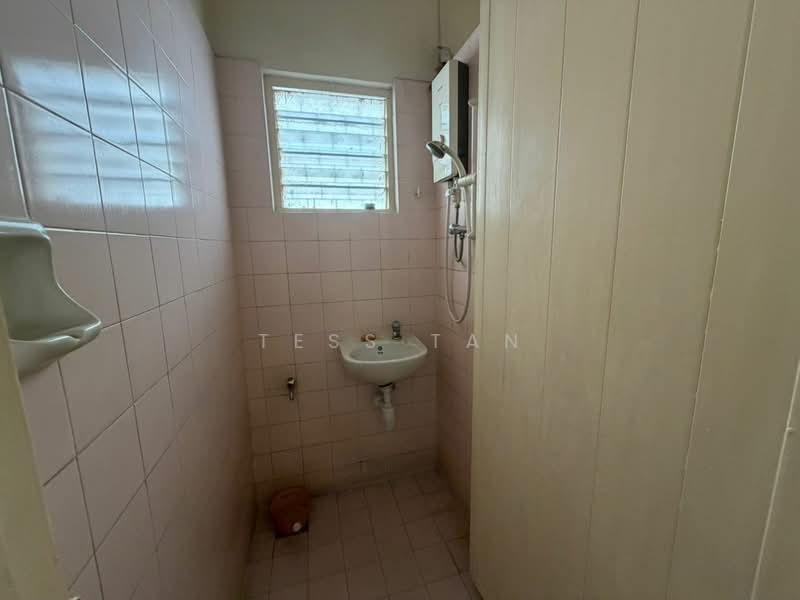 Rumah Teres 1 Tingkat untuk Disewa di Kepong (Kuala Lumpur) - Tess Tan - Bathroom - PropertyGuru.com.my