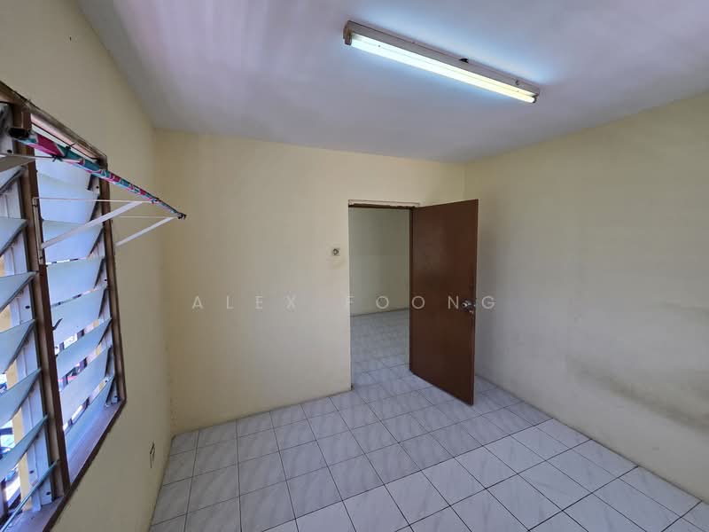 Rumah Flat untuk Disewa di Lestari Apartment - Alex Foong - Bedroom - PropertyGuru.com.my