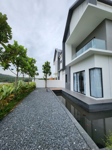 Rumah Berkembar untuk Dijual di Bandar Sri Sendayan (Negeri Sembilan) - Cloie Chow - Exterior - PropertyGuru.com.my