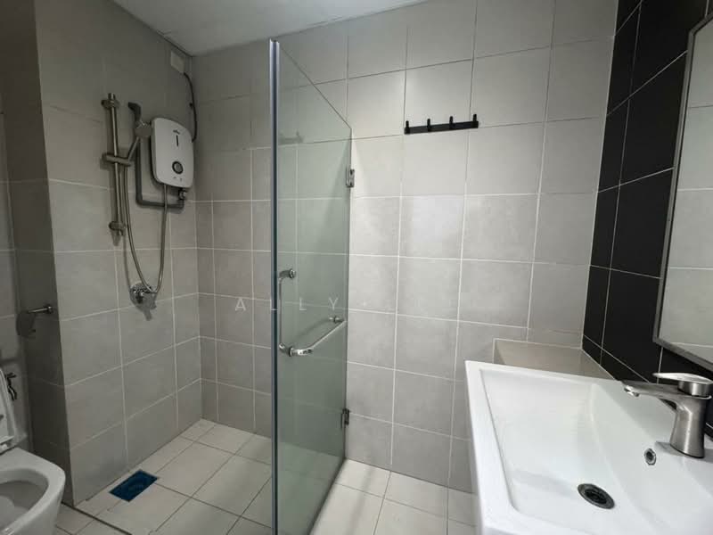 Servis Apartment untuk Disewa di Centrestage Designer Suite - Ally Lee - Bathroom - PropertyGuru.com.my