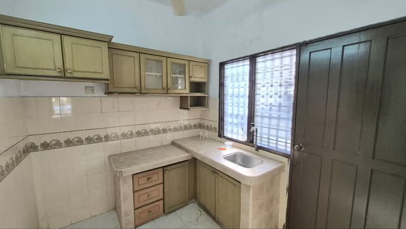 1-storey Terraced House for Sale in Menglembu (Perak) - Lee Muzi - Kitchen - PropertyGuru.com.my
