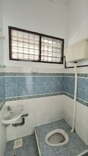 1-storey Terraced House for Sale in Menglembu (Perak) - Lee Muzi - Bathroom - PropertyGuru.com.my