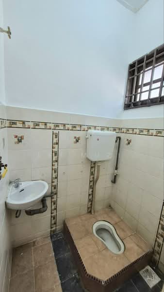 1-storey Terraced House for Sale in Menglembu (Perak) - Lee Muzi - Bathroom - PropertyGuru.com.my