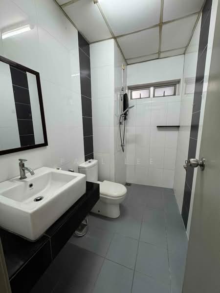Condominium for Rent at The Wharf Residence - Paul Lee - Bathroom - PropertyGuru.com.my