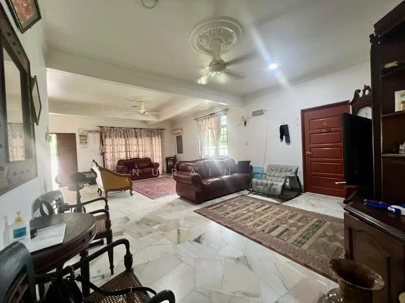 Rumah Banglo untuk Dijual di Shah Alam (Selangor) - Nurain . - Living Room - PropertyGuru.com.my