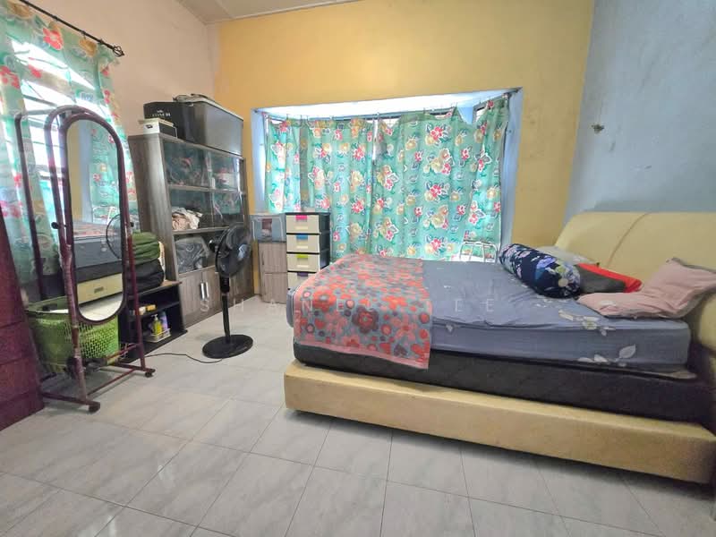 Semi-Detached House for Sale in Taman Sri Kluang (Kluang) - Shanel Tee - Bedroom - PropertyGuru.com.my