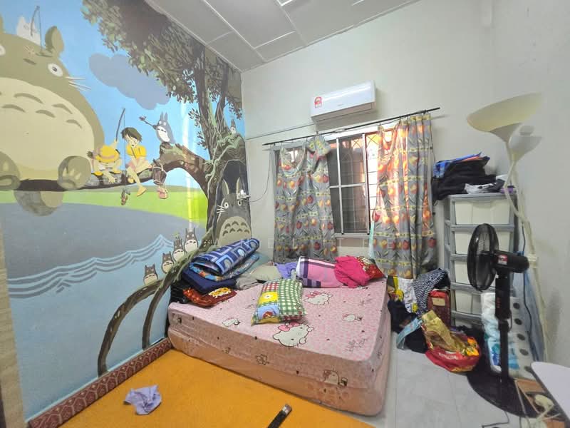 Semi-Detached House for Sale in Taman Sri Kluang (Kluang) - Shanel Tee - Bedroom - PropertyGuru.com.my