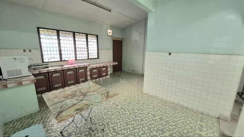 1-storey Terraced House for Sale in Menglembu (Perak) - Lee Muzi - Kitchen - PropertyGuru.com.my