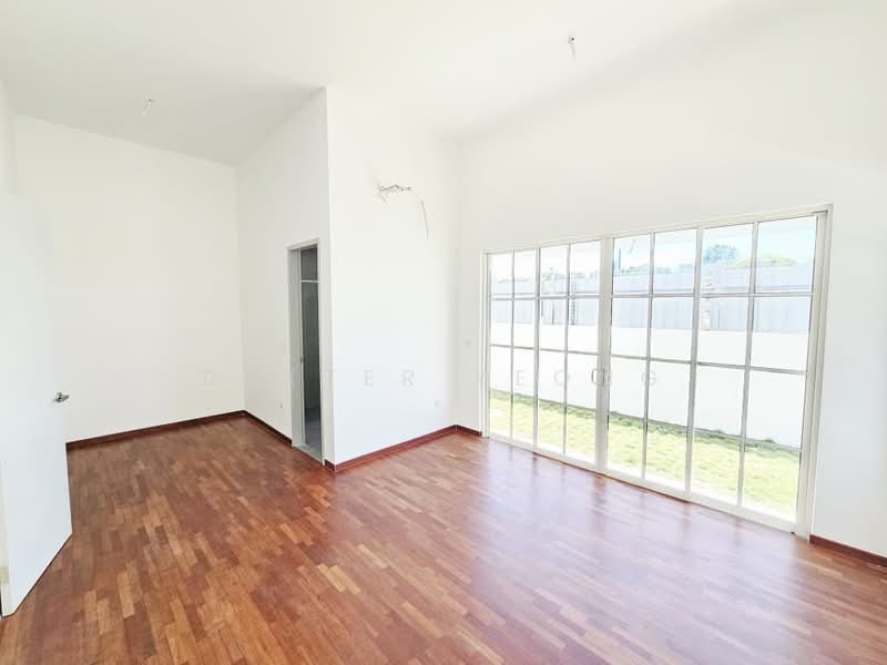 Untuk Dijual - Brand New !! Spacious Single Storey Bungalow