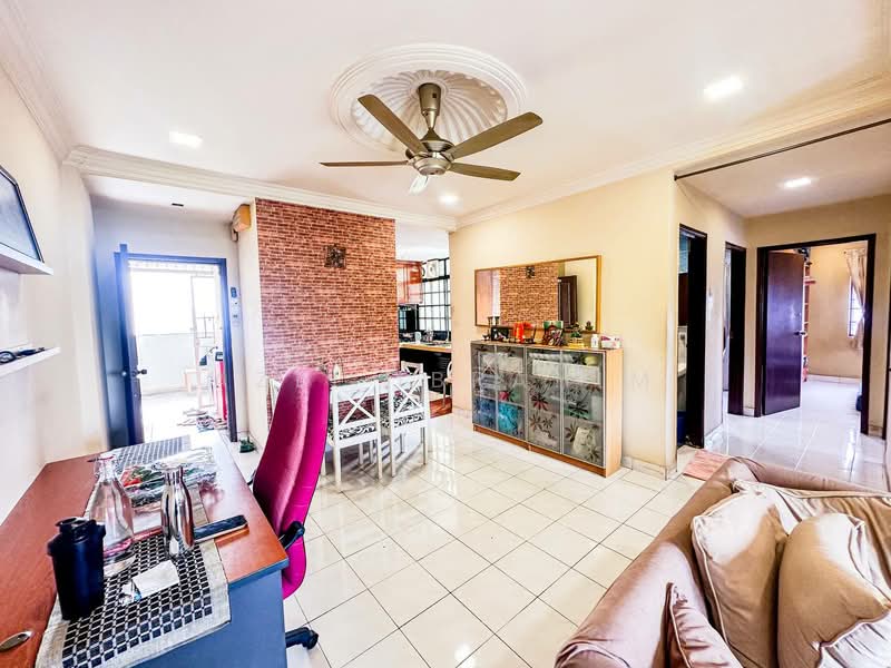 Rumah Flat untuk Dijual di Pangsapuri Permata - Azli Ibrahim - Living Room - PropertyGuru.com.my