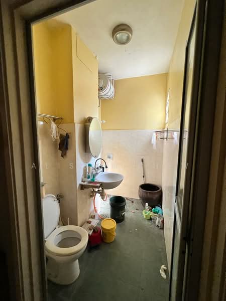 Apartment for Rent at Mawar Apartment - Alisson Chew - Bathroom - PropertyGuru.com.my