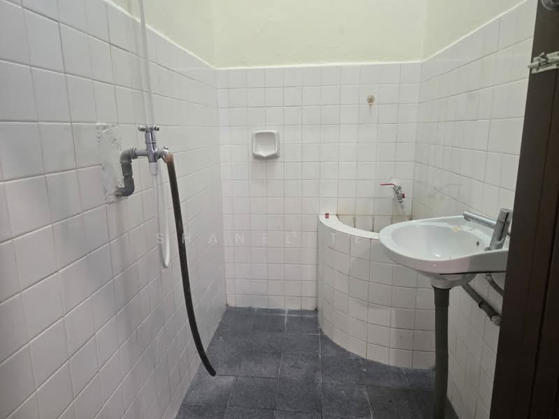 Rumah Teres 1 Tingkat untuk Dijual di Taman Titiwangsa (Kluang) - Shanel Tee - Bathroom - PropertyGuru.com.my