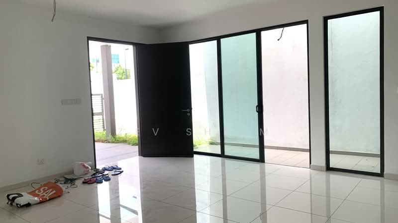 Semi-Detached House for Sale in Bukit Rahman Putra (Sungai Buloh) - Zev Sheum - Entrance - PropertyGuru.com.my