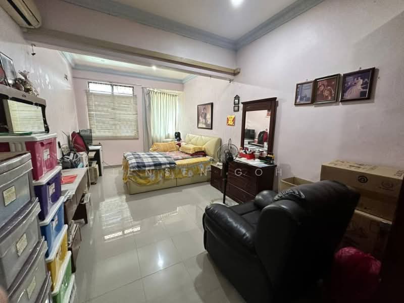 2-storey Terraced House for Sale in Taman Pelangi (Johor Bahru) - Jensen Goh - Bedroom - PropertyGuru.com.my