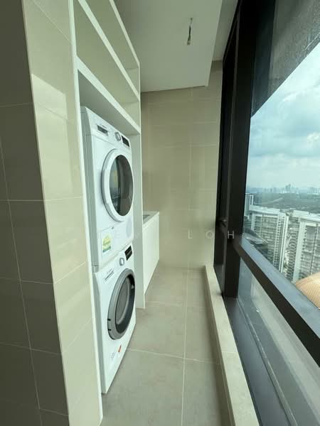 Servis Apartment untuk Dijual di Pavilion Damansara Heights - Steve Loh - Balcony - PropertyGuru.com.my