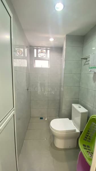 Apartment for Rent at Mawar Apartment - Kelvin Tan - Bathroom - PropertyGuru.com.my