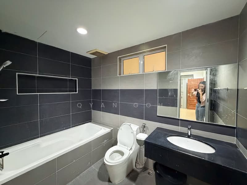 Rumah Teres untuk Disewa di Island Glades (Jelutong) - Qyan Goh - Bathroom - PropertyGuru.com.my