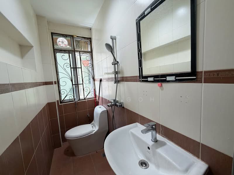 Rumah Teres untuk Disewa di Island Glades (Jelutong) - Qyan Goh - Bathroom - PropertyGuru.com.my