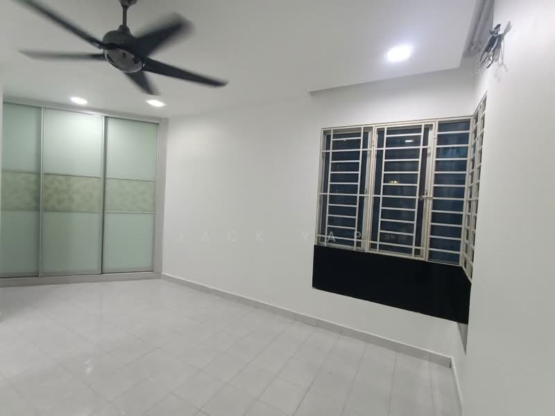 Pangsapuri untuk Dijual di 162 Residency - Jack Yap - Bedroom - PropertyGuru.com.my