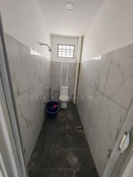 Rumah Teres 2 Tingkat untuk Dijual di Bandar Putra (Kulai) - Lex Hiew - Bathroom - PropertyGuru.com.my