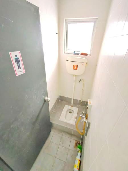 Warehouse for Sale in Bukit Jelutong (Shah Alam) - Nahathir Shahabudin - Bathroom - PropertyGuru.com.my