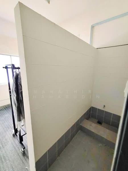 Warehouse for Sale in Bukit Jelutong (Shah Alam) - Nahathir Shahabudin - Interior - PropertyGuru.com.my